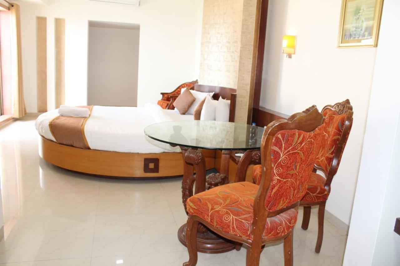 Abhishek Beach Resort And Spa Ganpatipule Luaran gambar