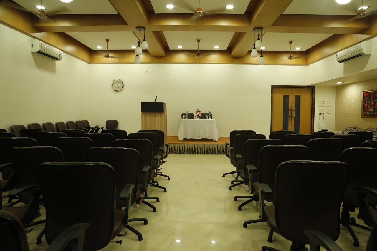 Abhishek Beach Resort And Spa Ganpatipule Luaran gambar