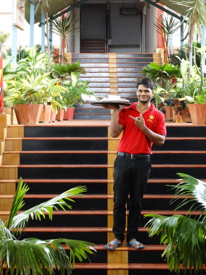 Abhishek Beach Resort And Spa Ganpatipule Luaran gambar