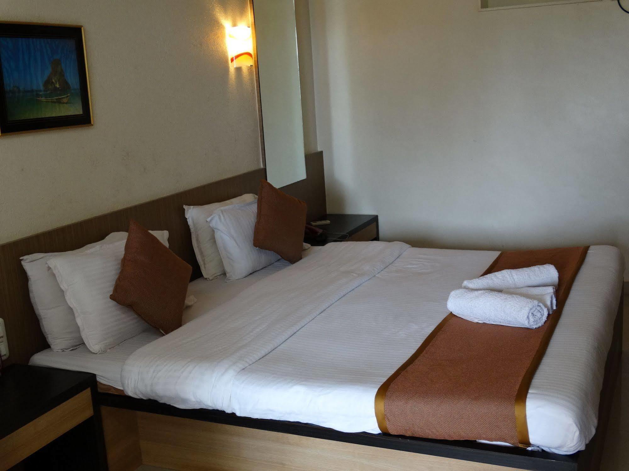 Abhishek Beach Resort And Spa Ganpatipule Luaran gambar