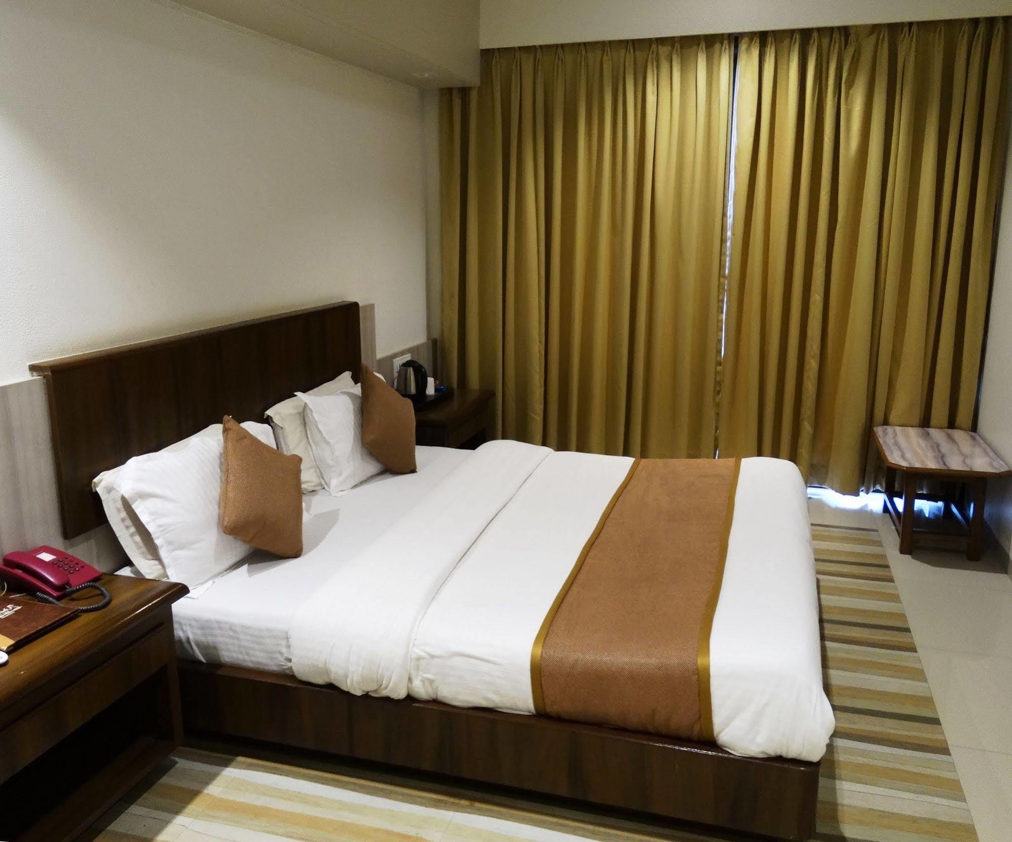 Abhishek Beach Resort And Spa Ganpatipule Luaran gambar