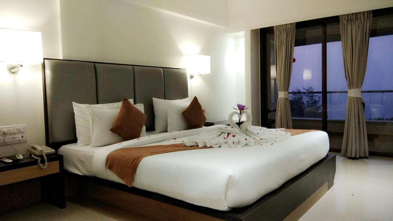 Abhishek Beach Resort And Spa Ganpatipule Luaran gambar