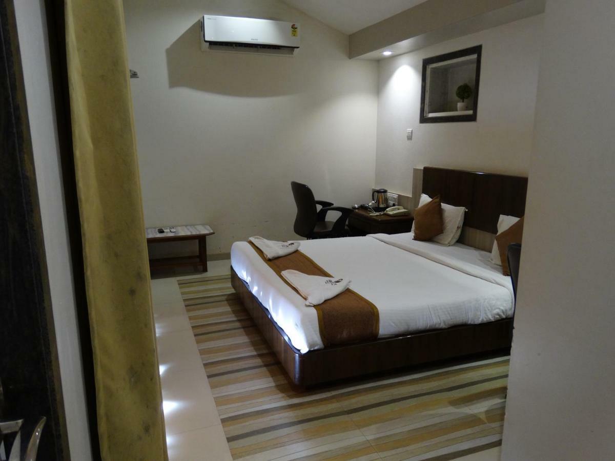 Abhishek Beach Resort And Spa Ganpatipule Luaran gambar