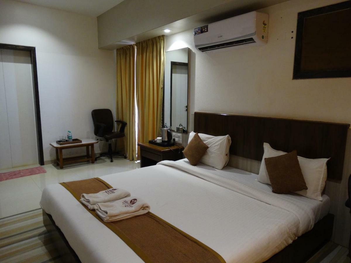 Abhishek Beach Resort And Spa Ganpatipule Luaran gambar
